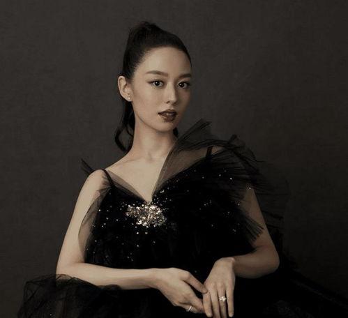 陈思思一家三口照片,温馨三口之家甜蜜亮相